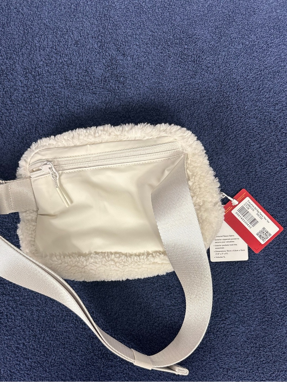 lululemon Lunar New Year
Everywhere Belt Bag
*Fleece (1 L) in Rabbit - Picture 5 of 6